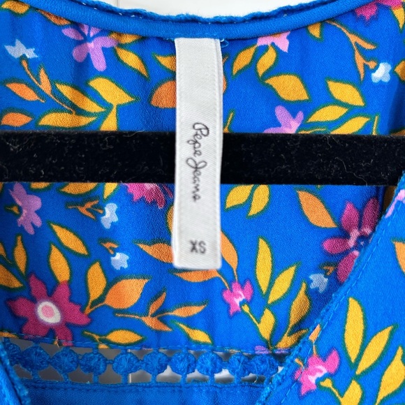 Pepe Jeans vneck mini dress, XS floral, embroidery detail, ties at waist, Pretty - Picture 4 of 11